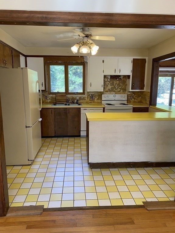 127 Bullock Road Freetown, MA 02717 - Photo 5 of 28 Gallery Image 5