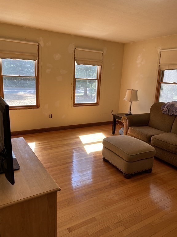 127 Bullock Road Freetown, MA 02717 - Photo 6 of 28 Gallery Image 6