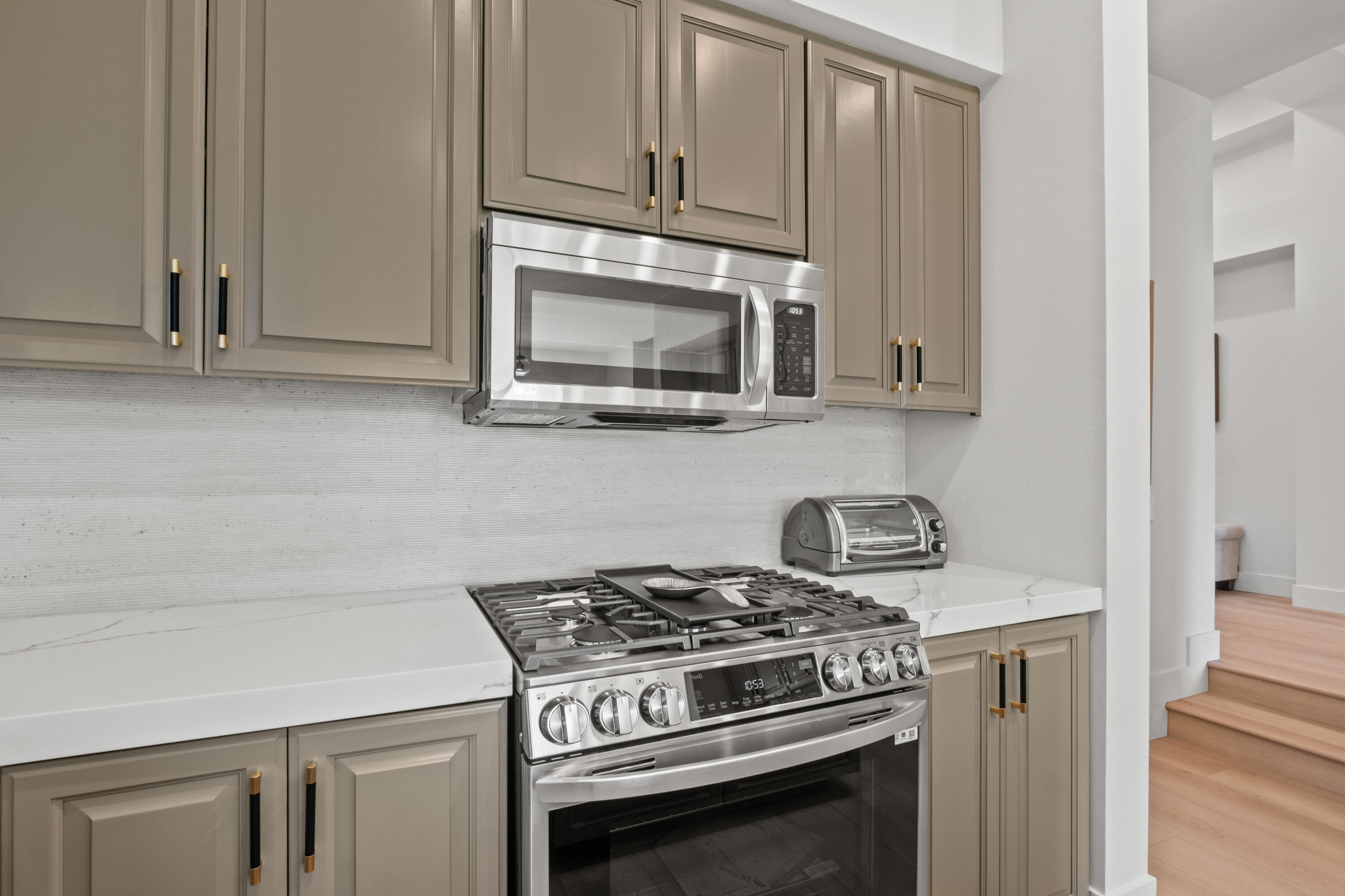781 Box Canyon Trail Palm Desert, CA 92211 - Photo 9 of 31 a stove top oven sitting inside of a kitchen