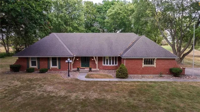 $625,000 | 10821 Milton Thompson Road, Lake Lotawana, MO 64086