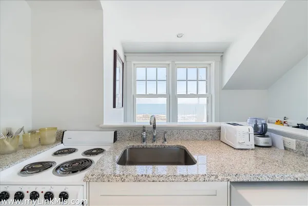 $1,795,000 | 100 Baxter Road, Nantucket, MA 02554