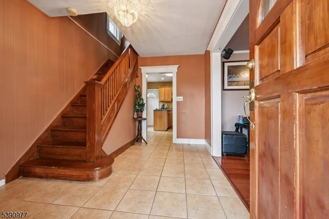 a view of entryway and gallery