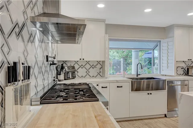 $950,000 | 246 Windsong Drive, Henderson, NV 89074