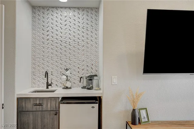 $950,000 | 246 Windsong Drive, Henderson, NV 89074