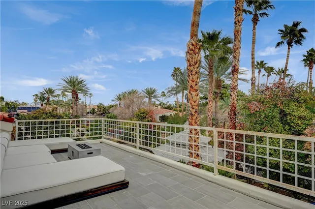 $950,000 | 246 Windsong Drive, Henderson, NV 89074