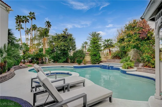 $950,000 | 246 Windsong Drive, Henderson, NV 89074