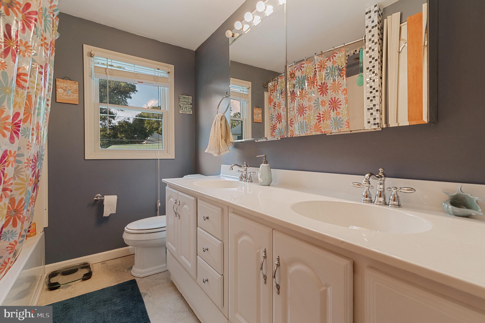 112 Valley Forge Terrace Wayne, PA 19087 - Photo 17 of 28 Hall Bath