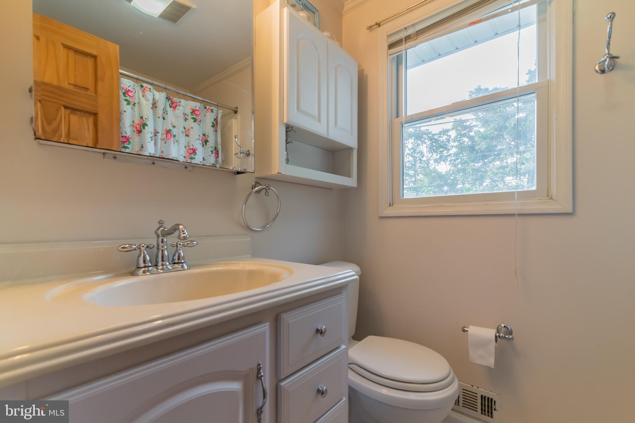 112 Valley Forge Terrace Wayne, PA 19087 - Photo 20 of 28 Full Hall Bath