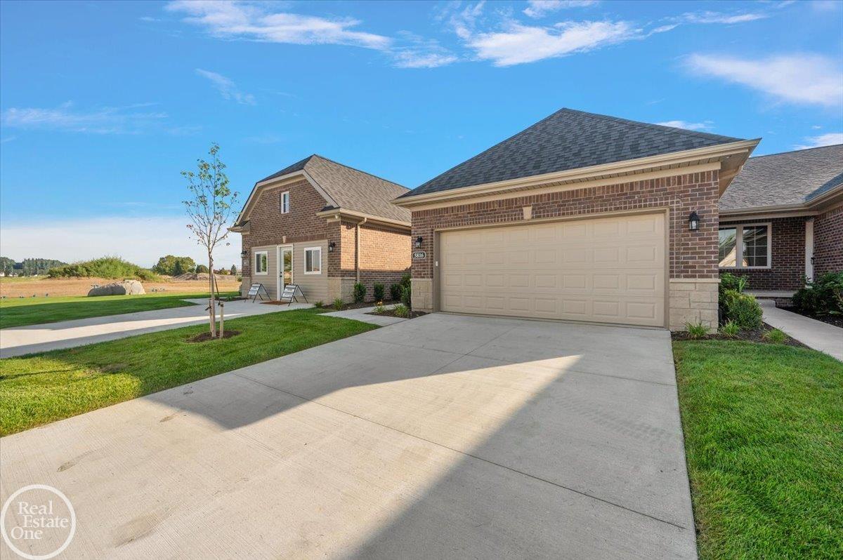 5816 Greenview, Unit #2 Warren, MI 48092 - Photo 9 of 58 Gallery Image 9