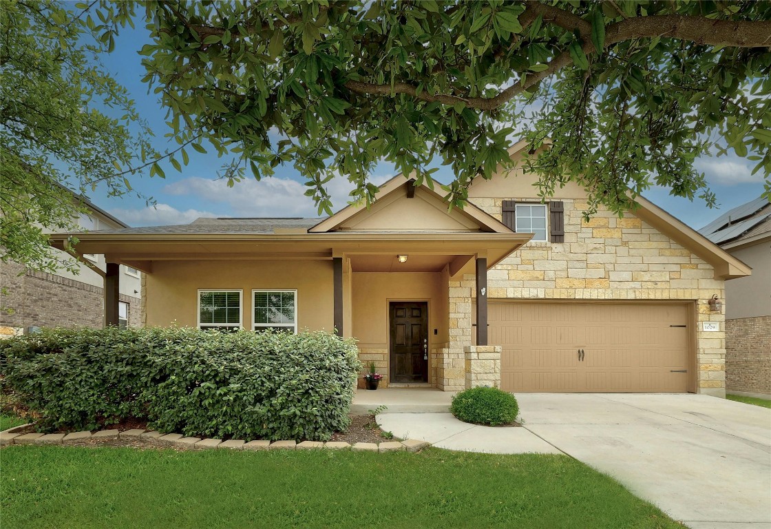 2626 sq ft 1.5 story home with all beds down in Leander, TX