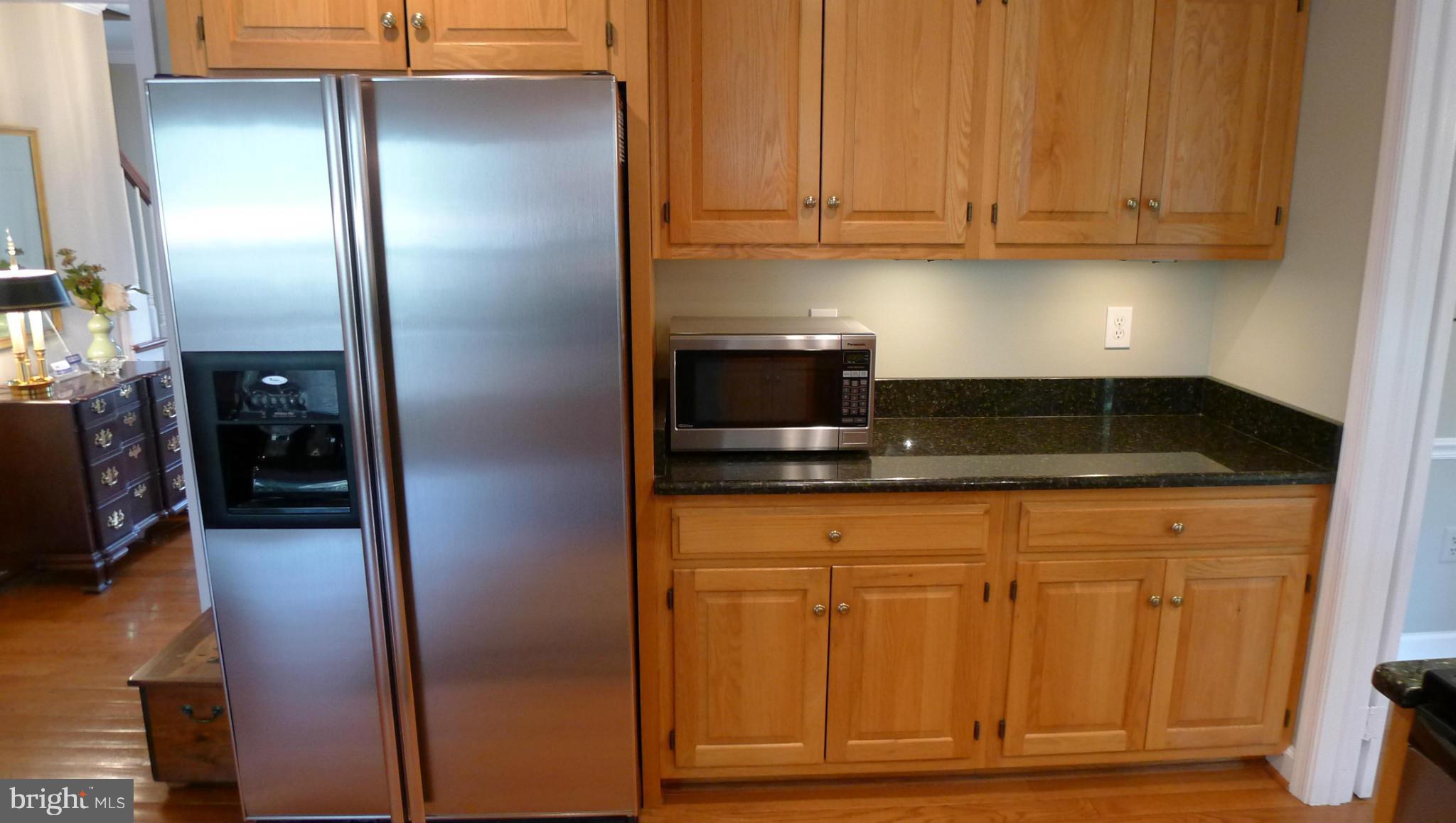10713 Cross School Road Reston, VA 20191 - Photo 14 of 30 Granite counters & undercabinet lighting!