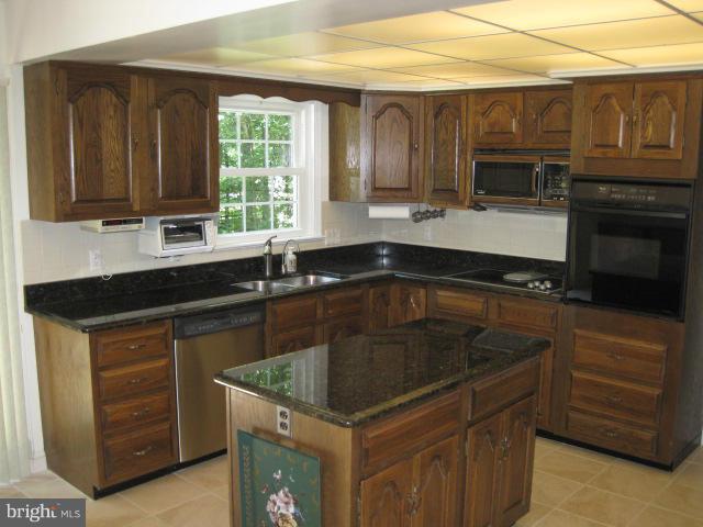 5108 Gunpowder Road Fairfax, VA 22030 - Photo 13 of 16 Kitchen