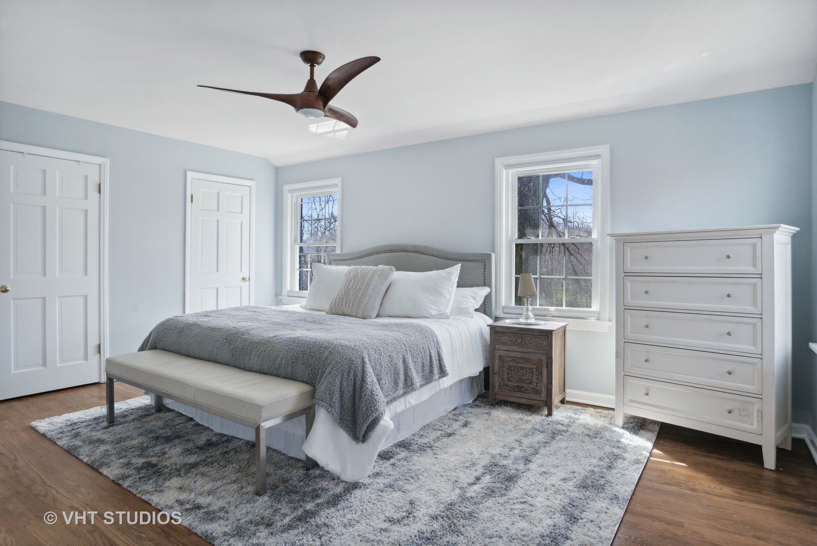 2110 Middlefork Road Northfield, IL 60093 - Photo 19 of 34 a bedroom with a bed and a window