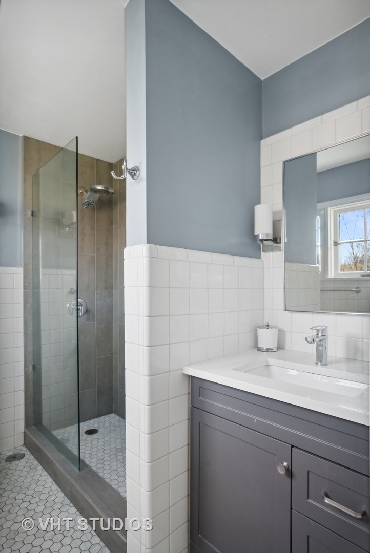 2110 Middlefork Road Northfield, IL 60093 - Photo 20 of 34 a bathroom with a shower sink and mirror