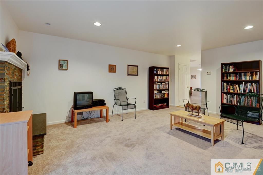 24 Dutch Road East Brunswick, NJ 08816 - Photo 9 of 25 Gallery Image 9