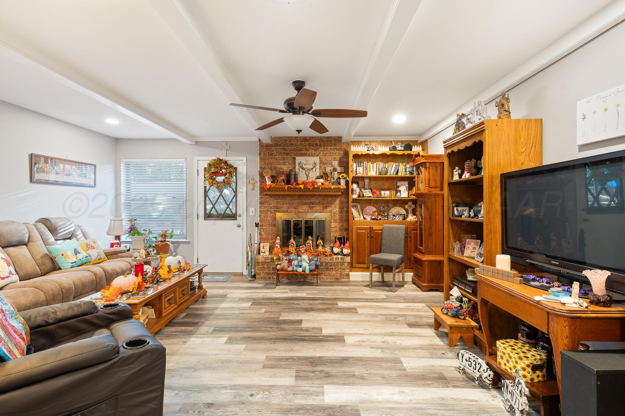 4307 Harmony Street Amarillo, TX 79109 - Photo 10 of 25 a living room with furniture and a flat screen tv