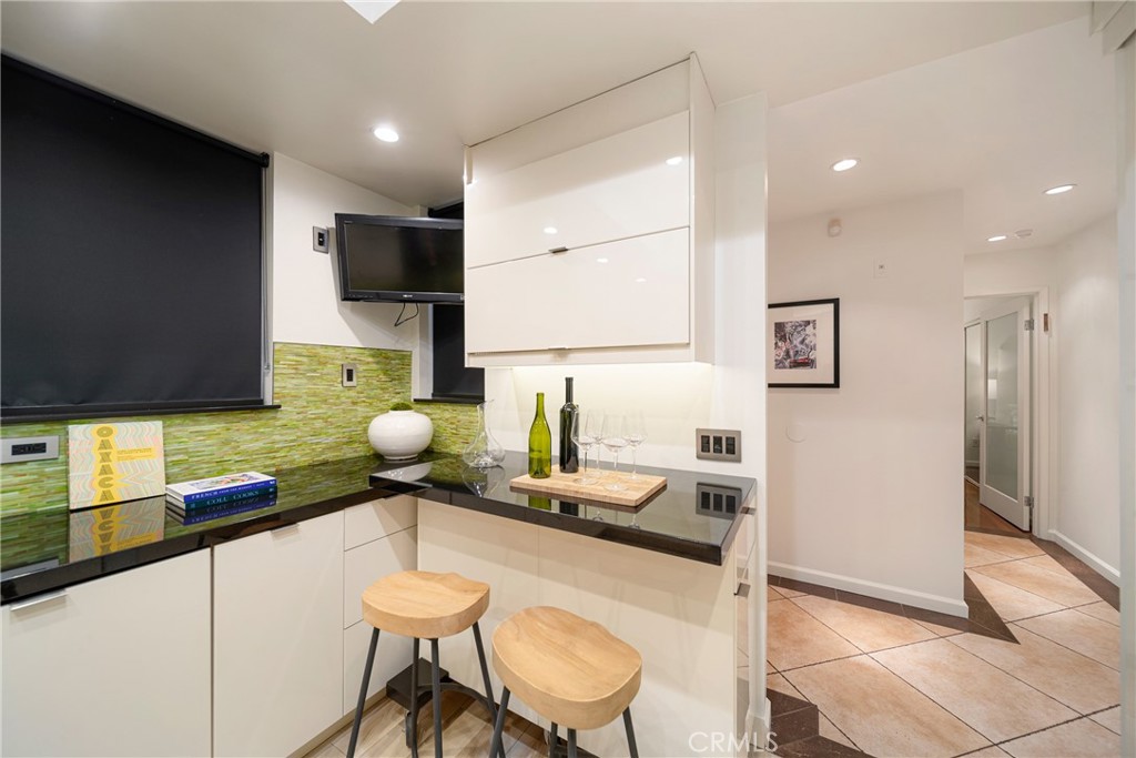 4557 Haskell Avenue, Unit 301 Encino, CA 91436 - Photo 14 of 40 a kitchen with a table and chairs in it