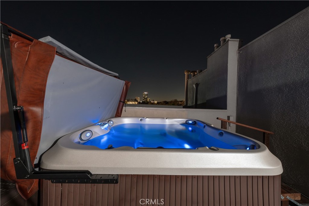 4557 Haskell Avenue, Unit 301 Encino, CA 91436 - Photo 40 of 40 a bathroom with a tub and sink