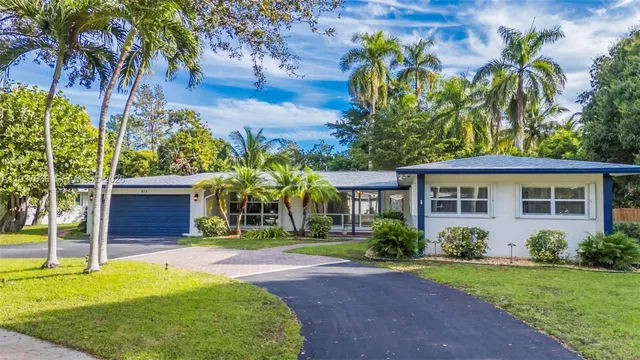 a view of a yard in front of a house