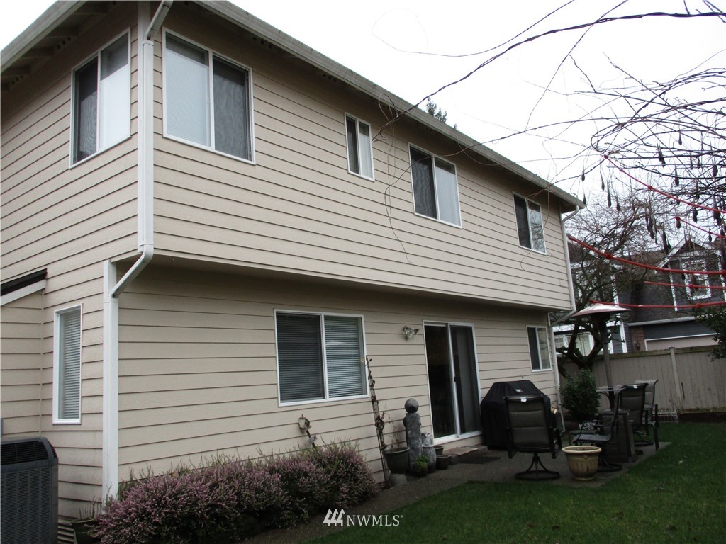 752 Vashon Place Northeast Renton, WA 98059 - Photo 2 of 24