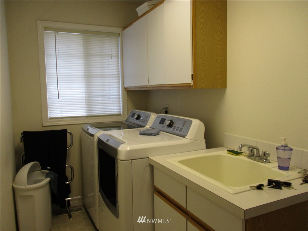 752 Vashon Place Northeast Renton, WA 98059 - Photo 14 of 24