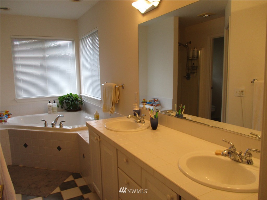 752 Vashon Place Northeast Renton, WA 98059 - Photo 18 of 24