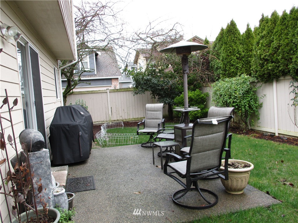 752 Vashon Place Northeast Renton, WA 98059 - Photo 4 of 24