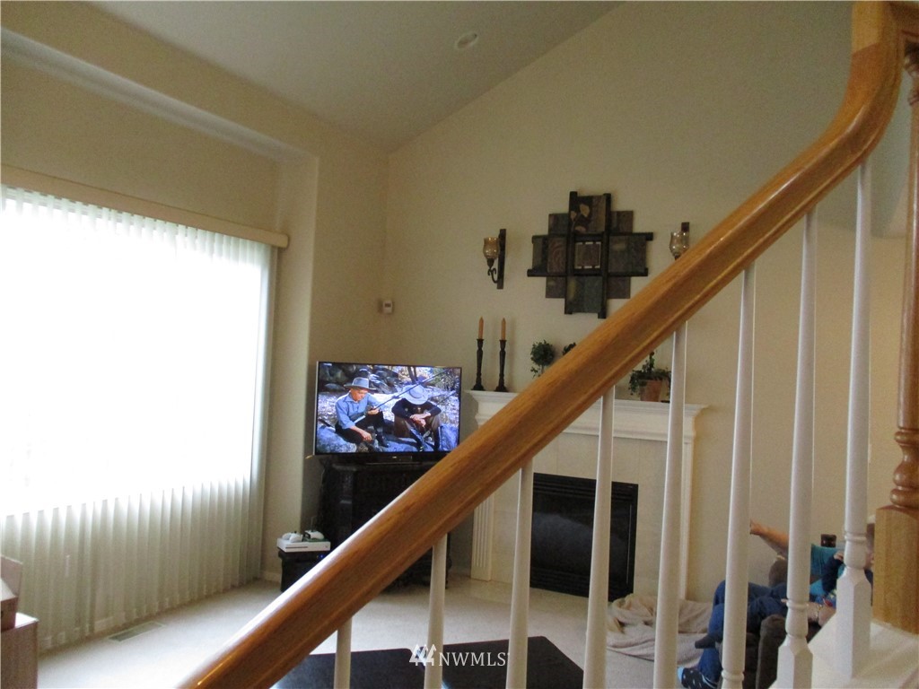 752 Vashon Place Northeast Renton, WA 98059 - Photo 8 of 24