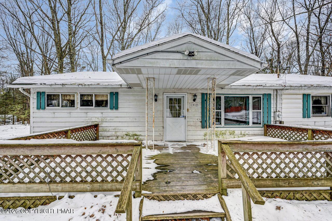 1912 Johns Road Effort, PA 18330 - Photo 5 of 46 Front Deck