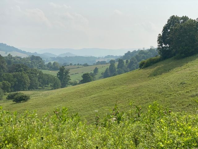 23 Dry Hill Road Butler, TN 37640 - Photo 4 of 5 a view of an ocean and a mountain