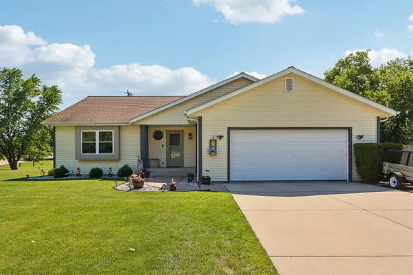 $499,999 | 7710 South Chapel Hill Drive, Franklin, WI 53132