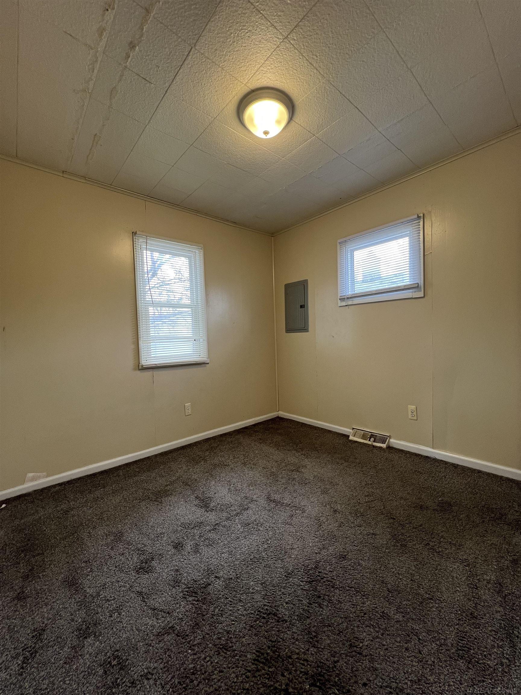 7215 Toepfer Road Warren, MI 48091 - Photo 6 of 13 50170746-557cb189-777f-4e56-af07-b11c95cf5242.JPG