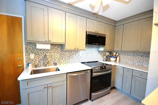 $2,400 | 5 Stone Hill Road, Springfield, NJ 07081