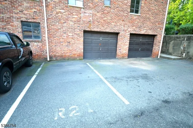 $2,400 | 5 Stone Hill Road, Springfield, NJ 07081