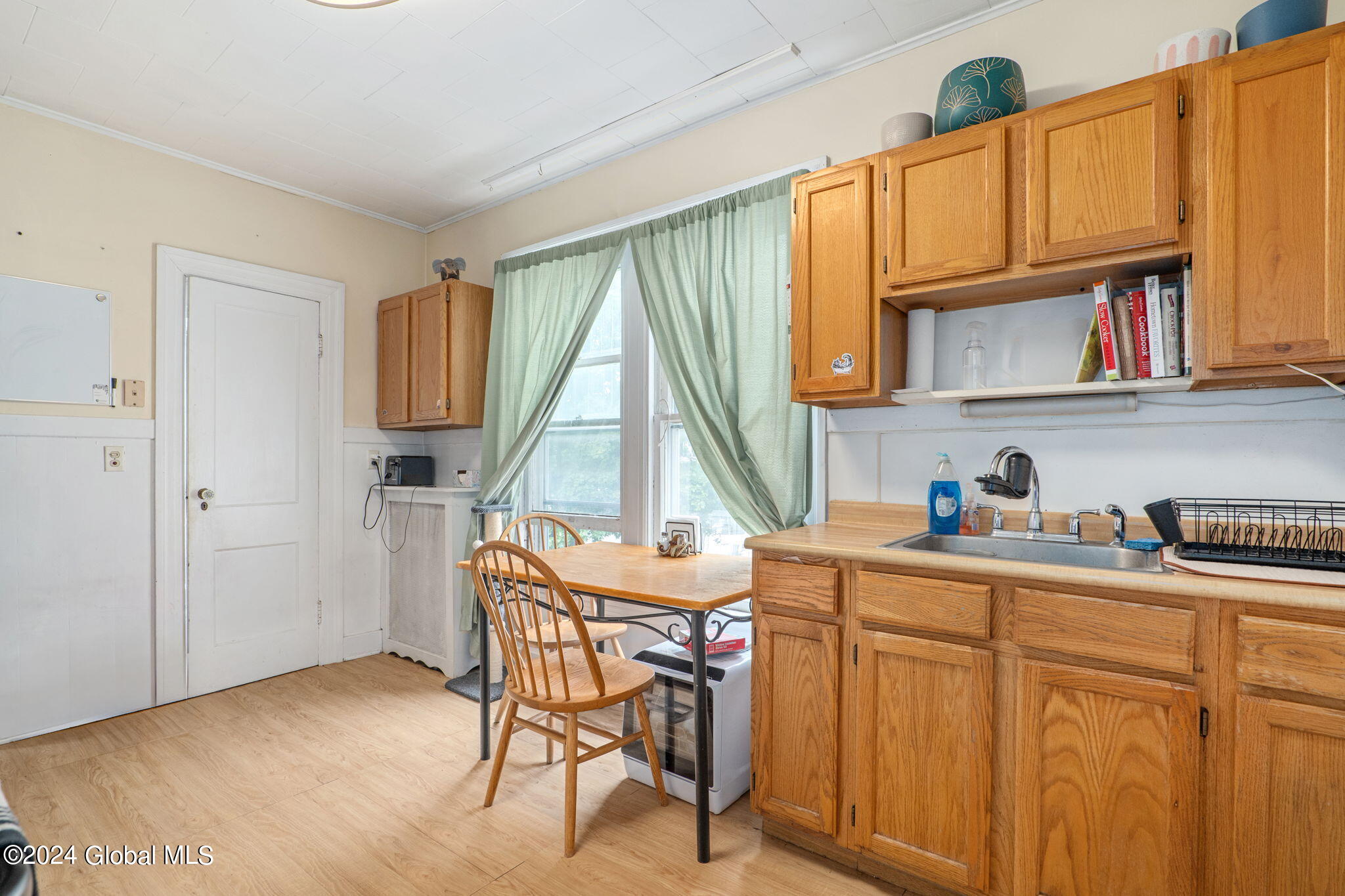 1735 Eastern Parkway Schenectady, NY 12309 - Photo 26 of 34 26