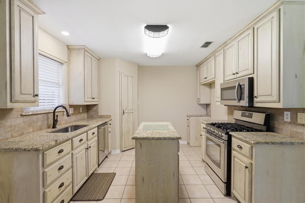 605 Maple Drive Pilot Point, TX 76258 - Photo 17 of 38