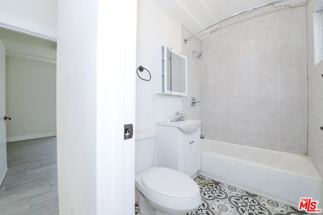 a bathroom with a toilet and a bathtub