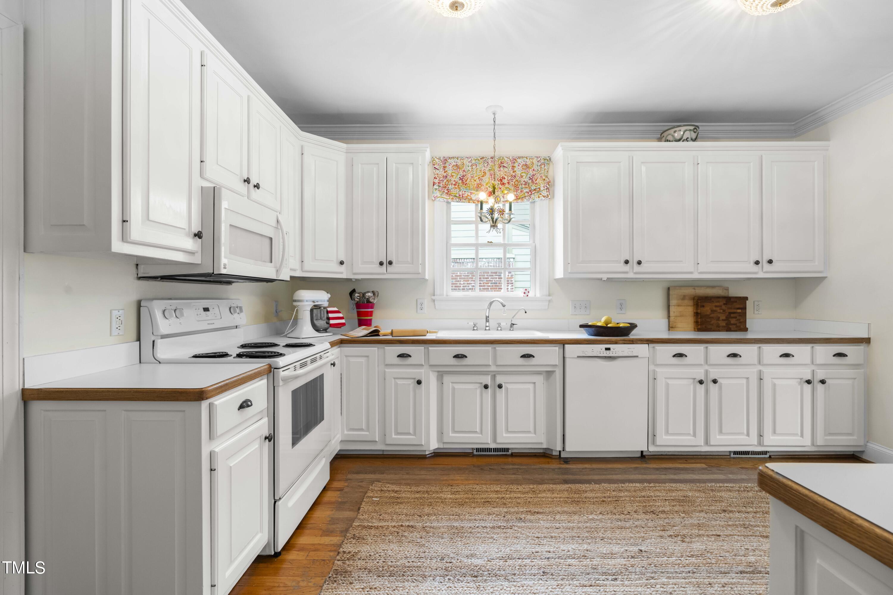 2510 Anderson Drive Raleigh, NC 27608 - Photo 16 of 40 DSC02959