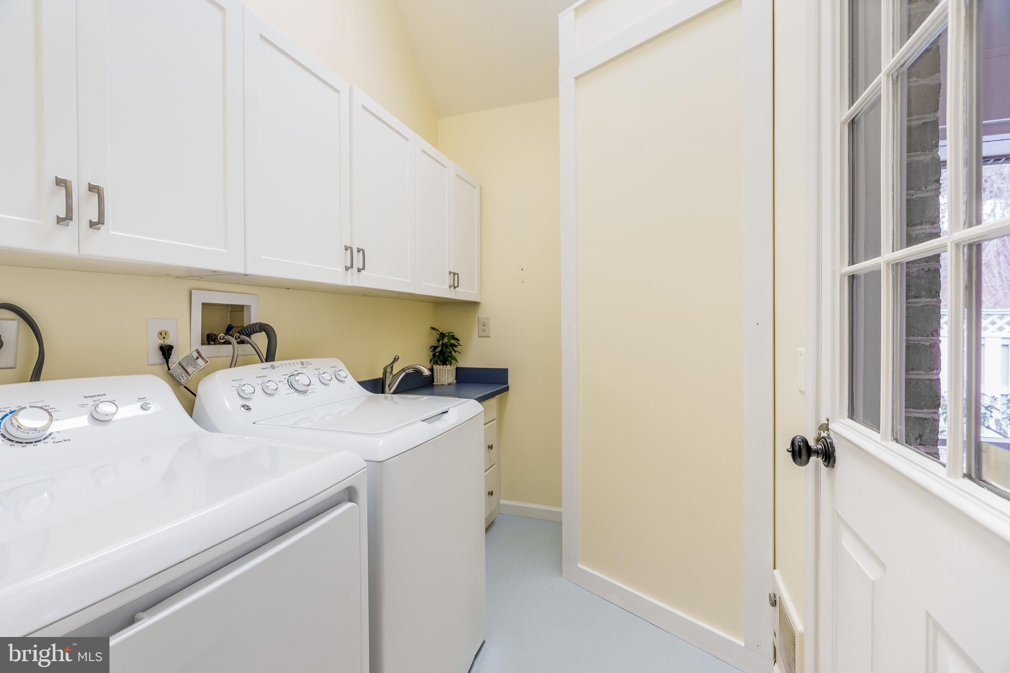 7 Brookland Ridge Road Lutherville-Timonium, MD 21093 - Photo 16 of 43 Laundry Room off of kitchen for wonderful ease.