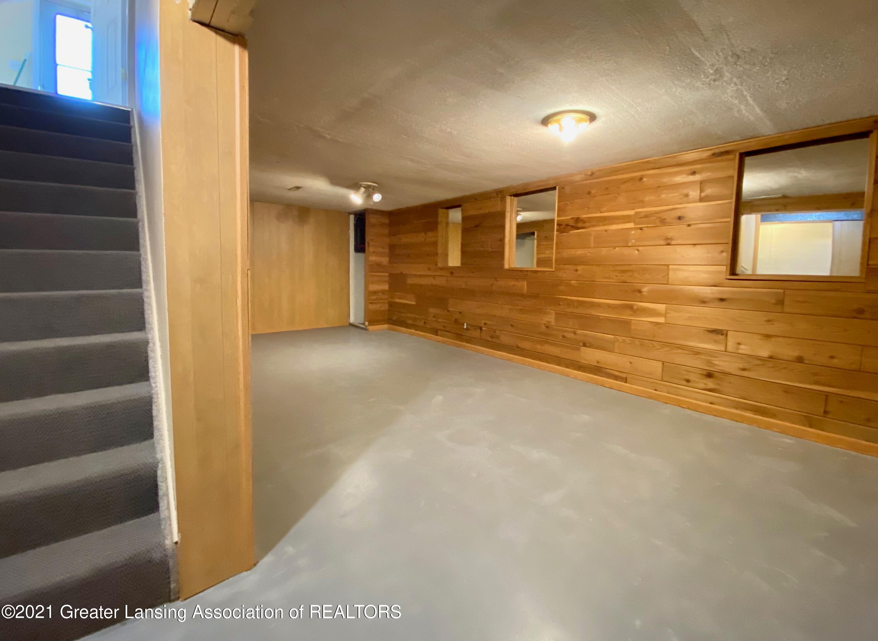 516 West Miller Road Lansing, MI 48911 - Photo 12 of 34 IMG_6552