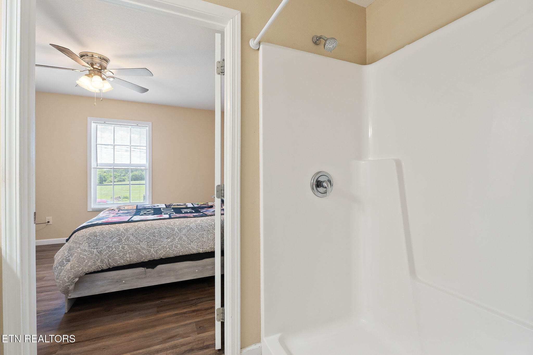 410 Old Elmore Road Crossville, TN 38571 - Photo 11 of 18 Master Bath