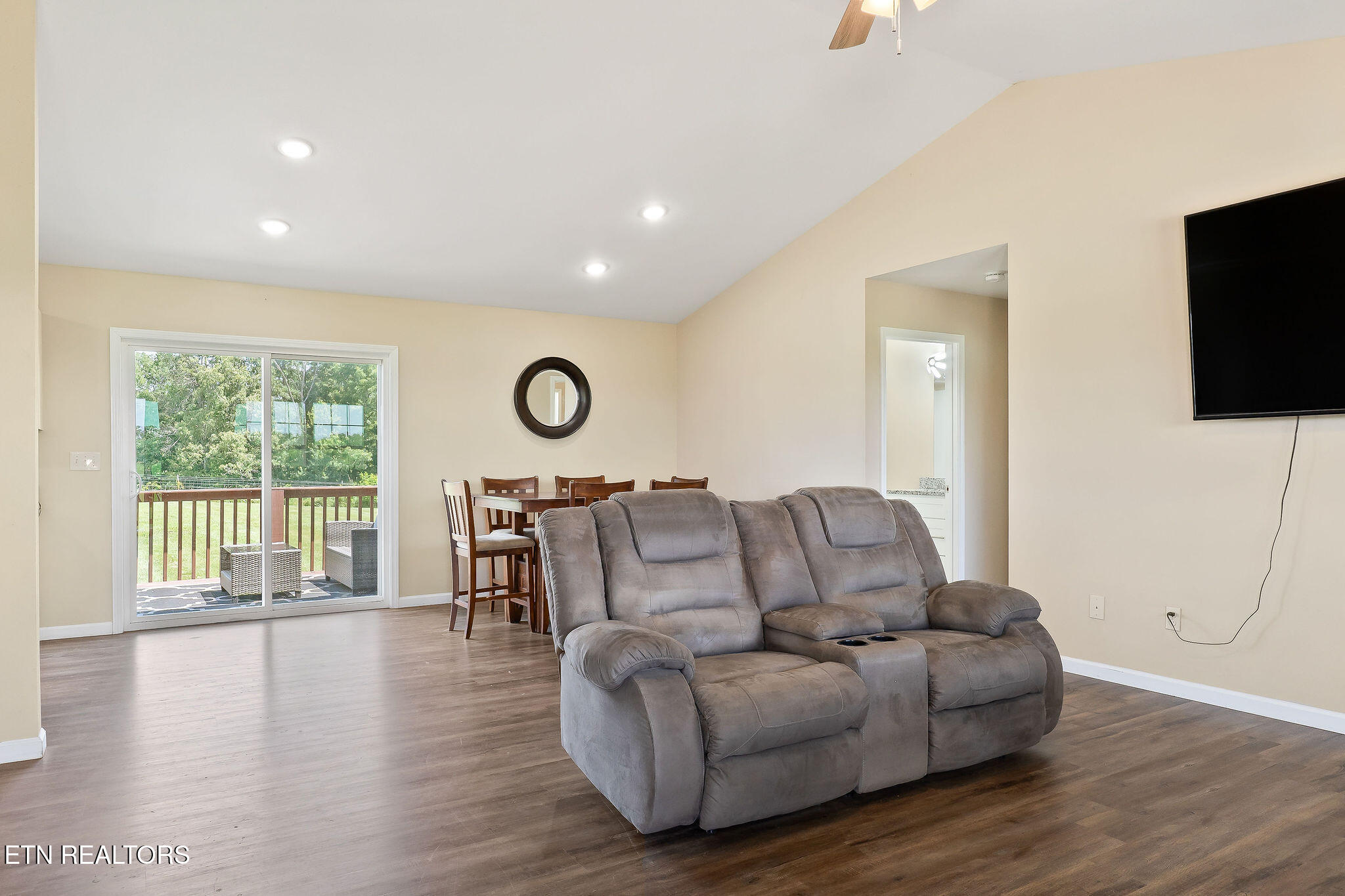 410 Old Elmore Road Crossville, TN 38571 - Photo 6 of 18 Living Room