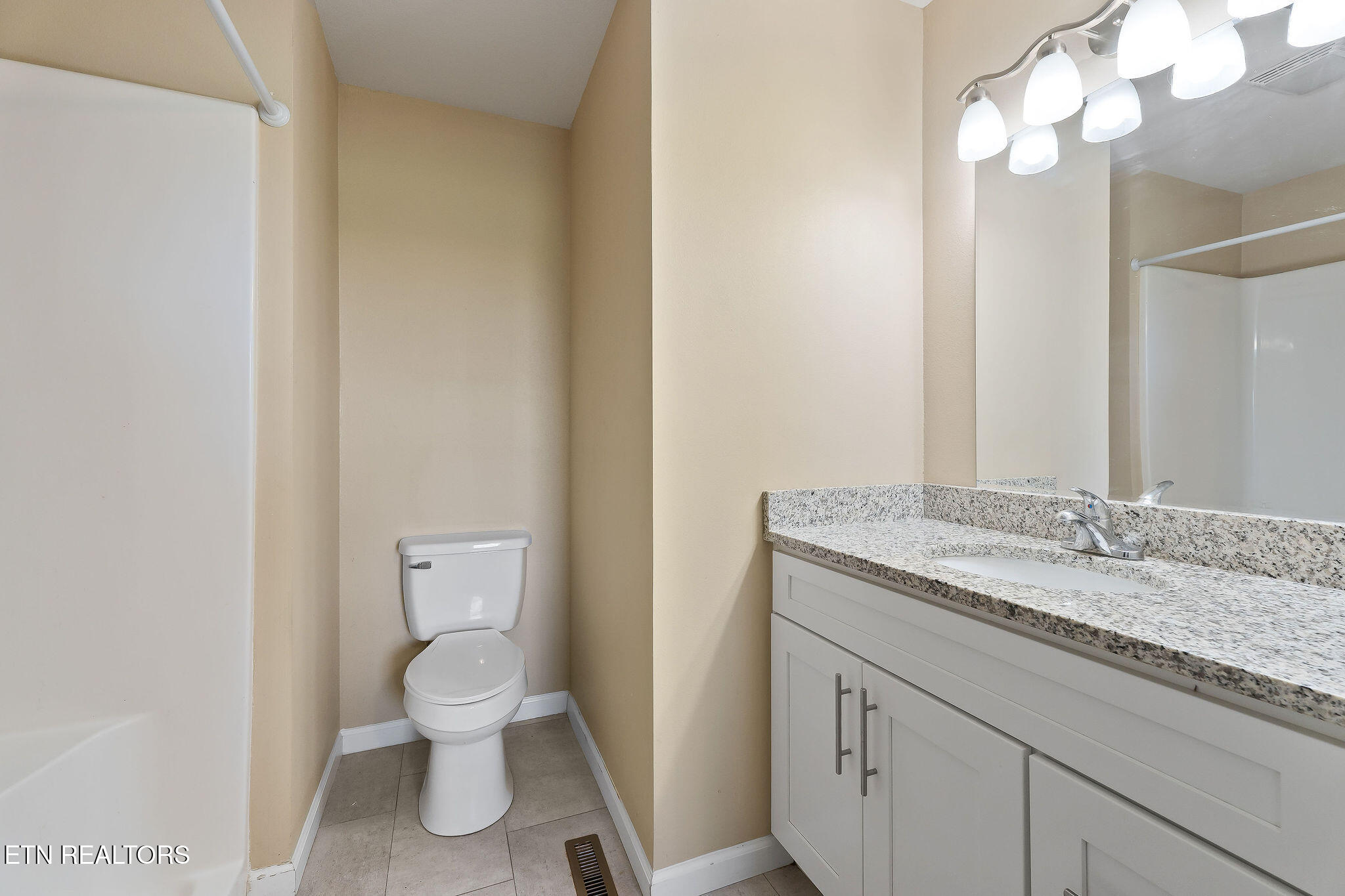 410 Old Elmore Road Crossville, TN 38571 - Photo 10 of 18 Master Bath