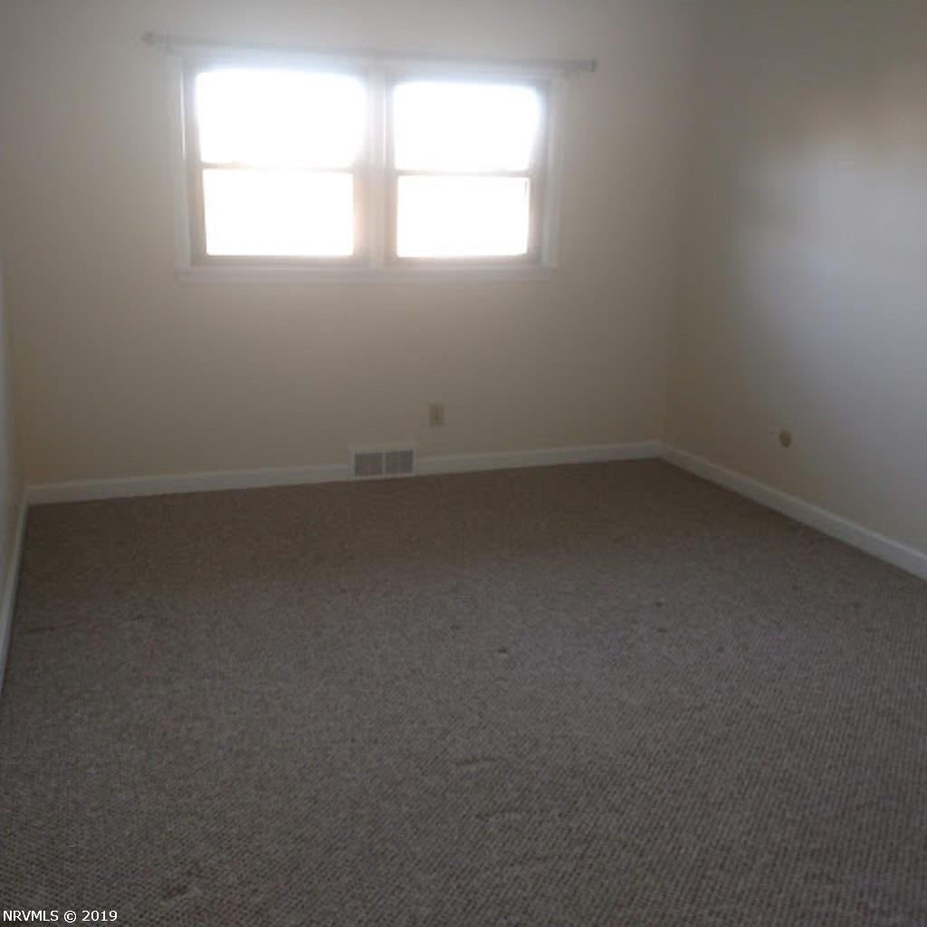 1708 East Gate Road Pulaski, VA 24301 - Photo 8 of 27 Gallery Image 8