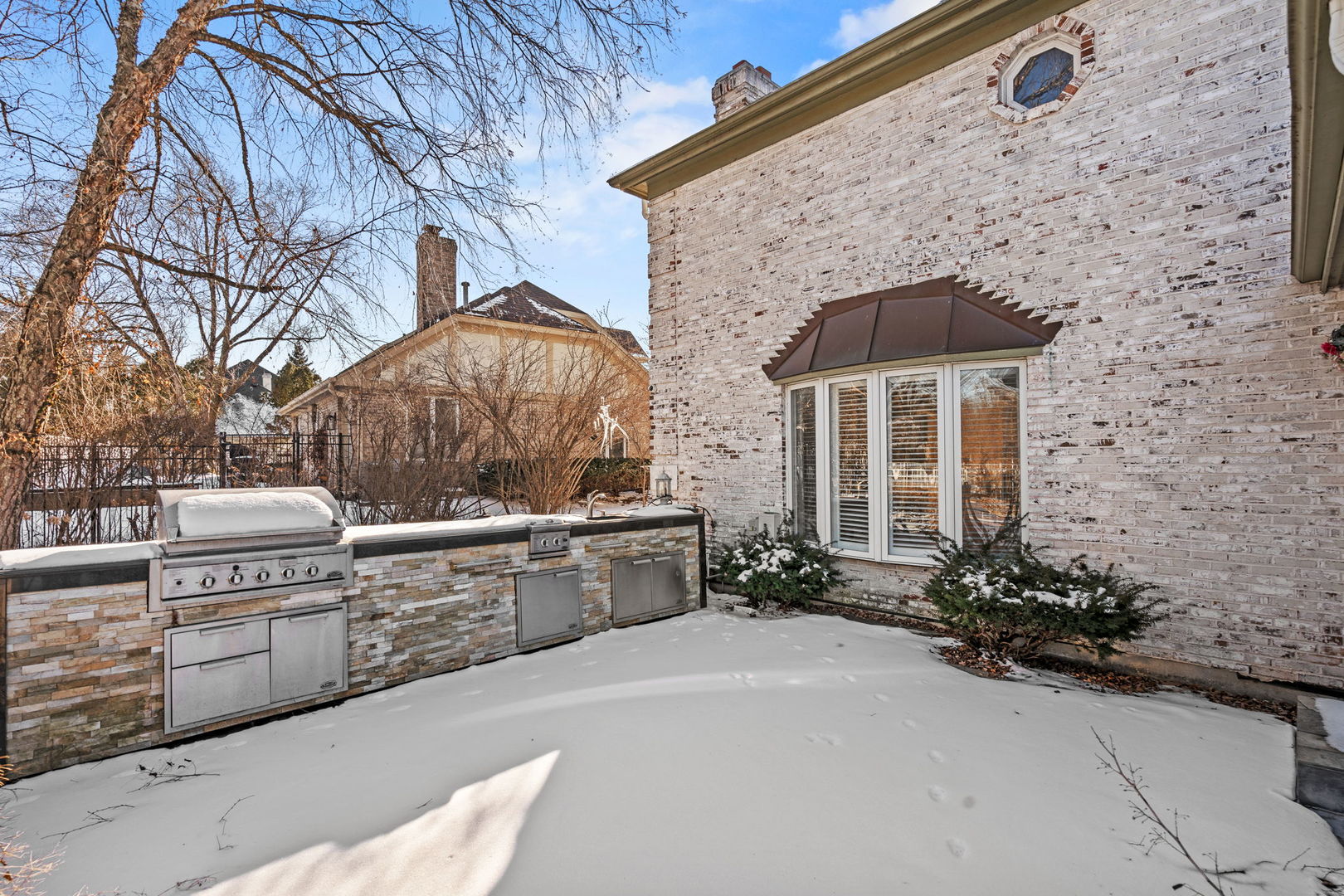 8951 Royal Drive Burr Ridge, IL 60527 - Photo 4 of 33 Gallery Image 4
