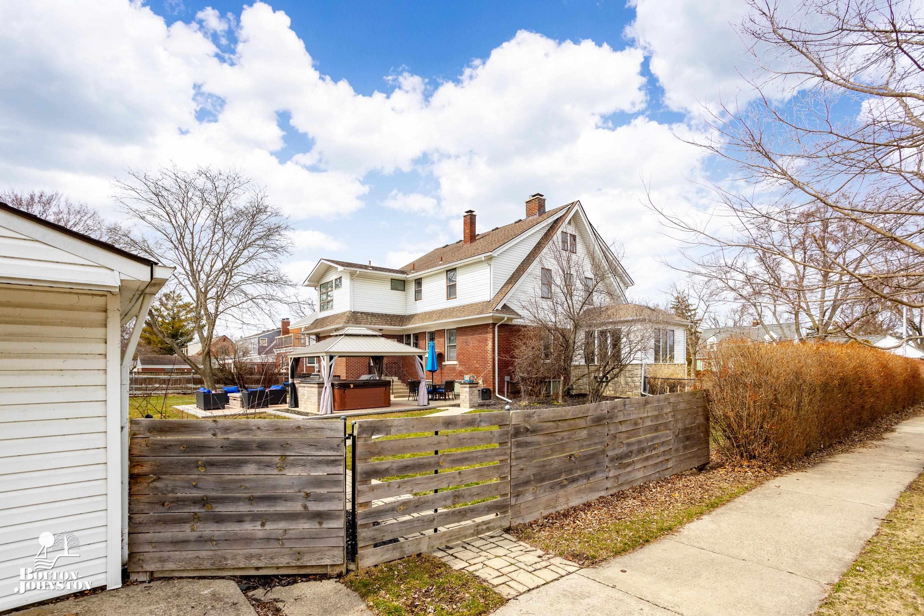 1497 Hawthorne Road Grosse Pointe, MI 48236 - Photo 48 of 52 50104048-47.JPG