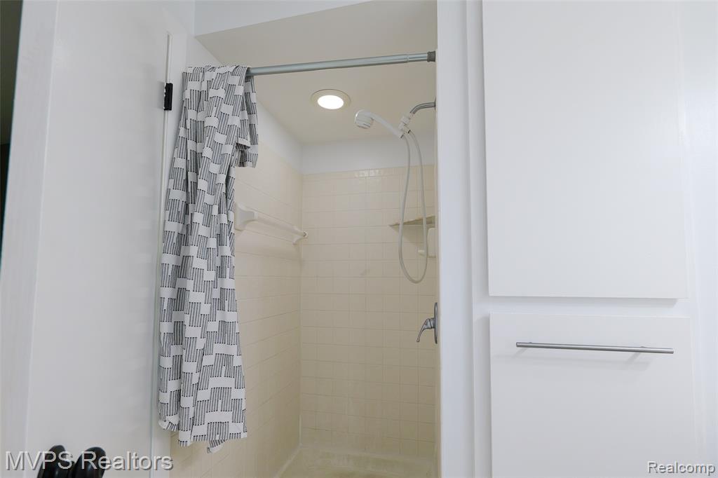 804 Oak Brook Ridge Drive, Unit 149 Rochester, MI 48307 - Photo 18 of 31