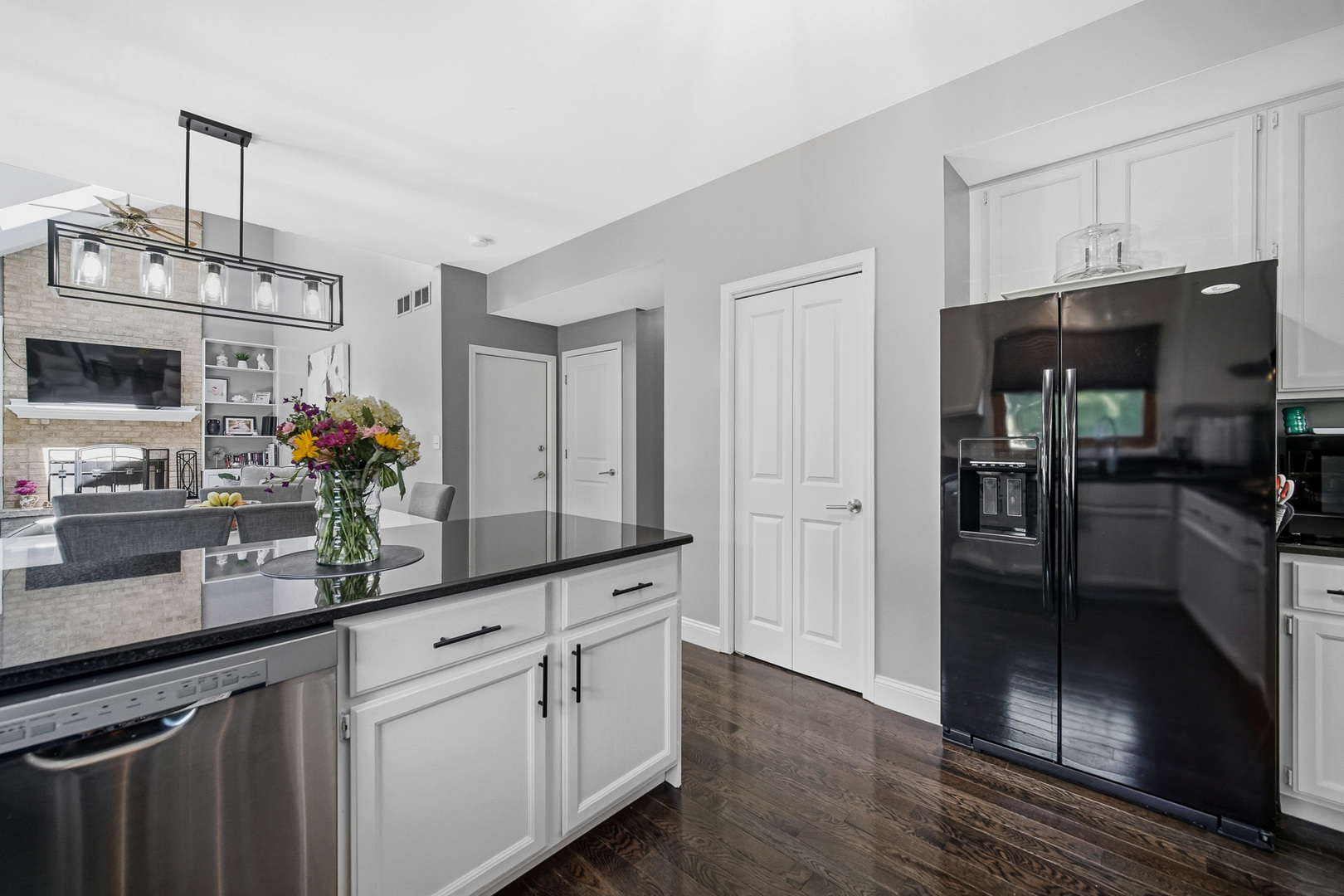 90 Rodenburg Road Roselle, IL 60172 - Photo 8 of 33