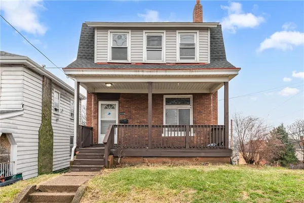 a view of house with a yard