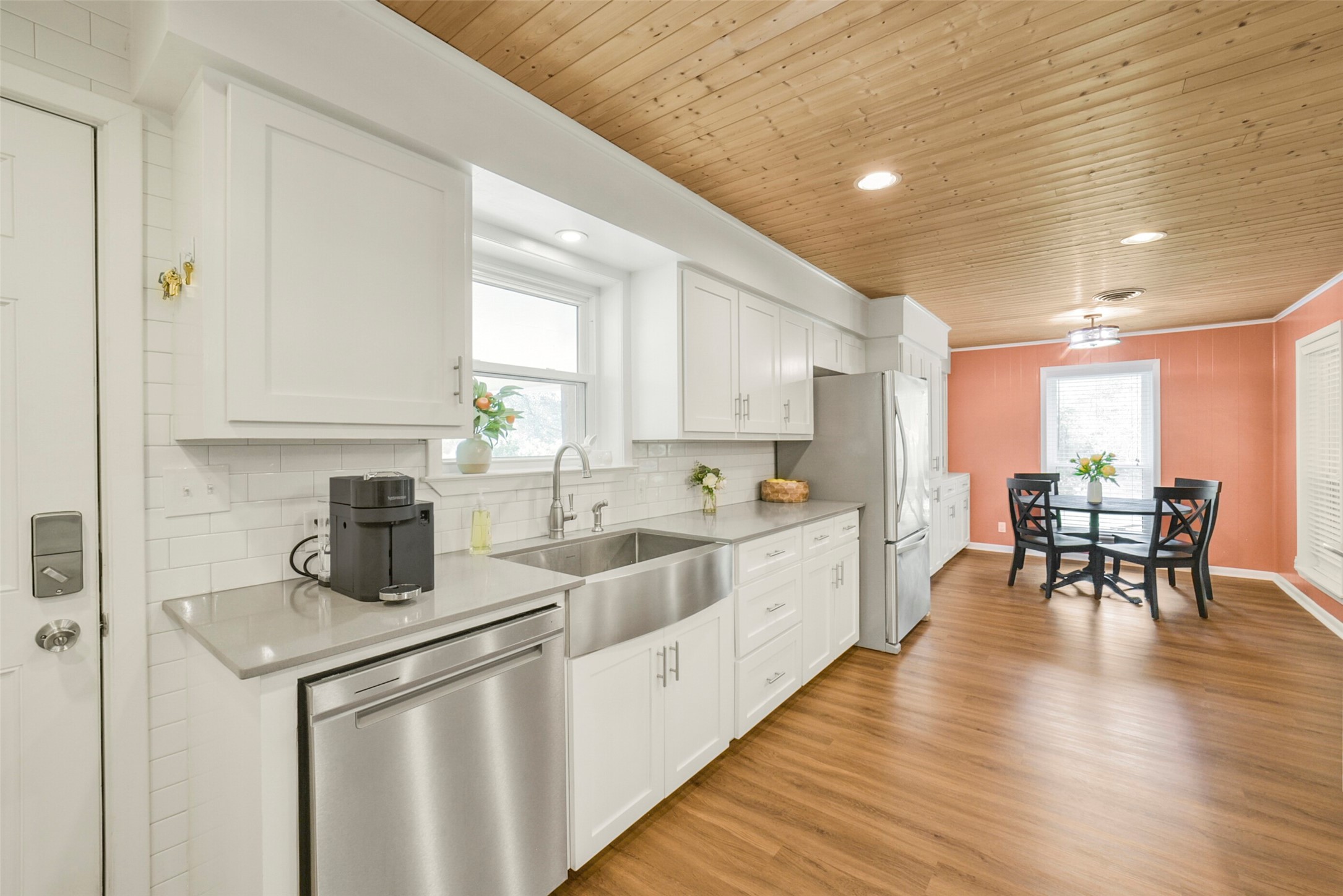 10313 South Williams Road Conroe, TX 77303 - Photo 15 of 48 The kitchen also opens to the breakfast room.